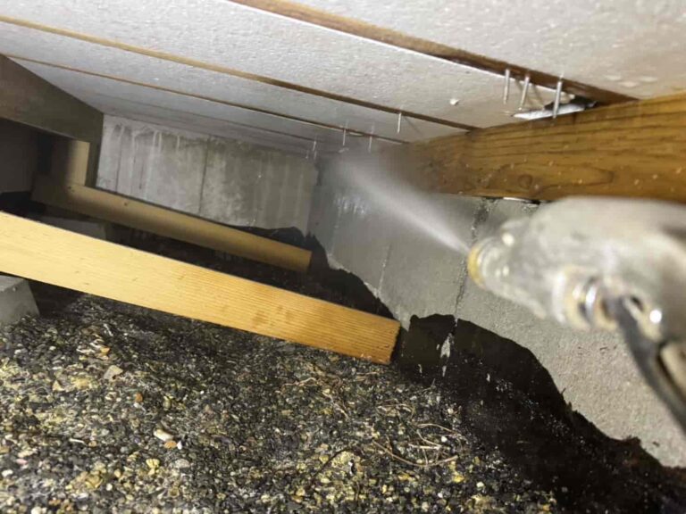 床下で蟻道を確認｜滋賀県蒲生郡竜王町のシロアリ駆除事例
