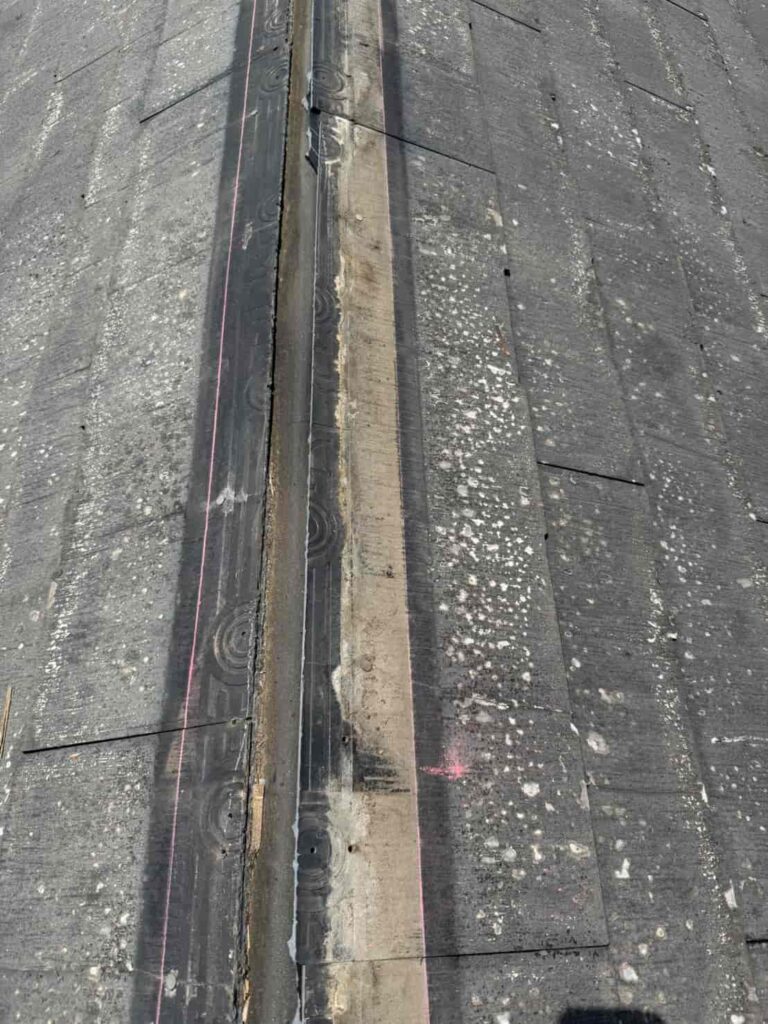 台風で屋根の金属カバーが飛んだ 高松市の屋根修理