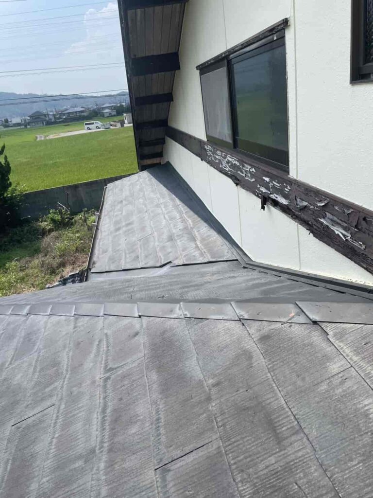 屋根の端からの雨漏りを修理 徳島市国府町