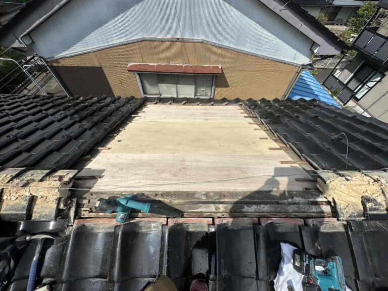 瓦屋根の雨漏り修理 割れた瓦を補修 高岡市